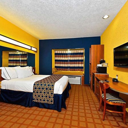 Microtel Inn & Suites By Wyndham New Braunfels I-35 Екстер'єр фото