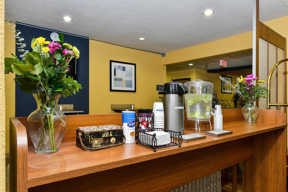 Microtel Inn & Suites By Wyndham New Braunfels I-35 Екстер'єр фото