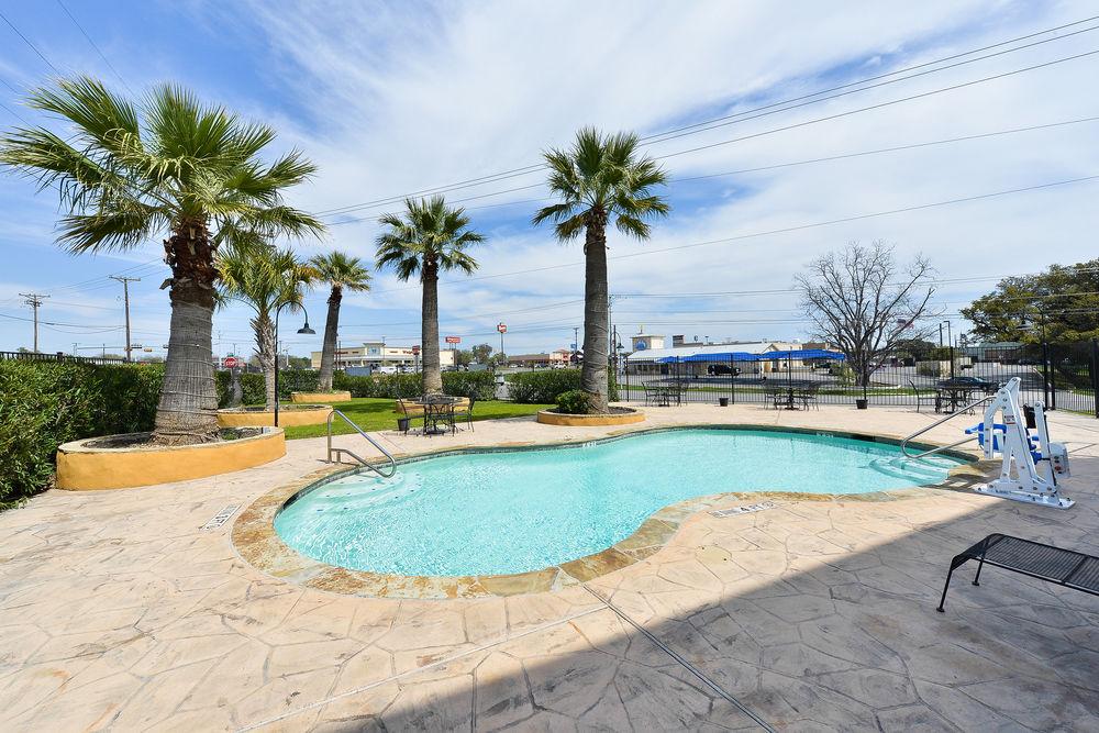 Microtel Inn & Suites By Wyndham New Braunfels I-35 Екстер'єр фото
