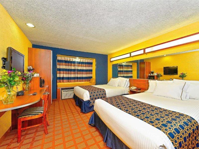 Microtel Inn & Suites By Wyndham New Braunfels I-35 Екстер'єр фото