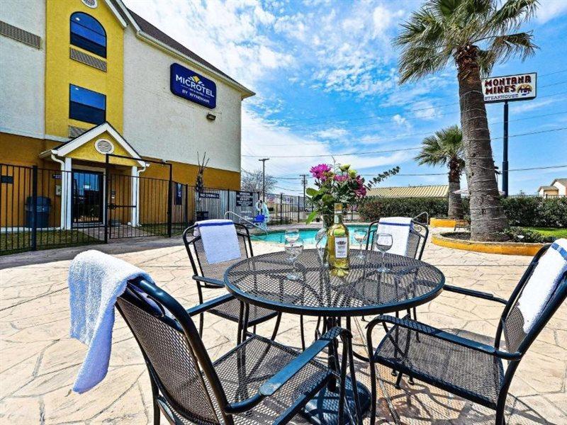 Microtel Inn & Suites By Wyndham New Braunfels I-35 Екстер'єр фото