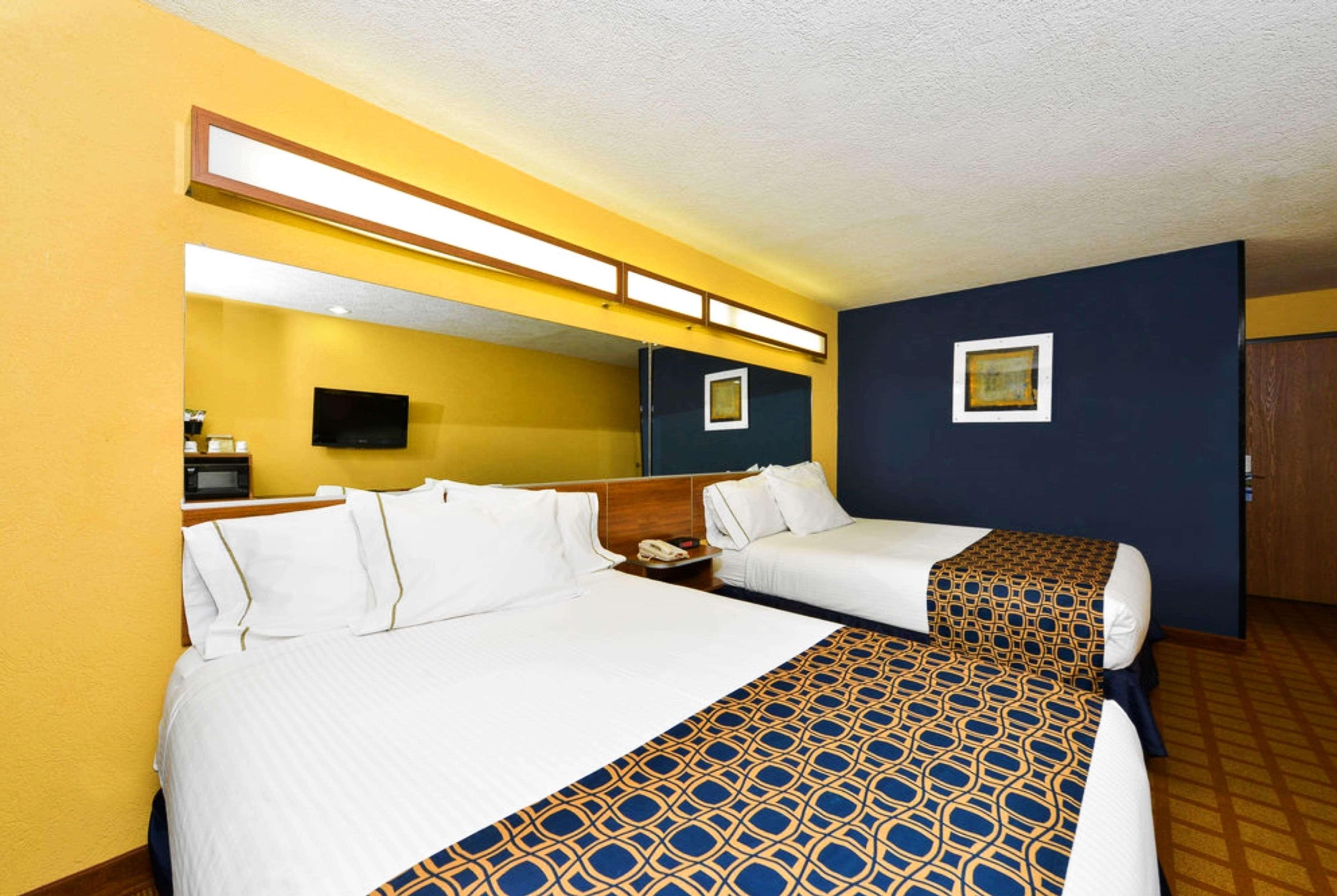 Microtel Inn & Suites By Wyndham New Braunfels I-35 Екстер'єр фото