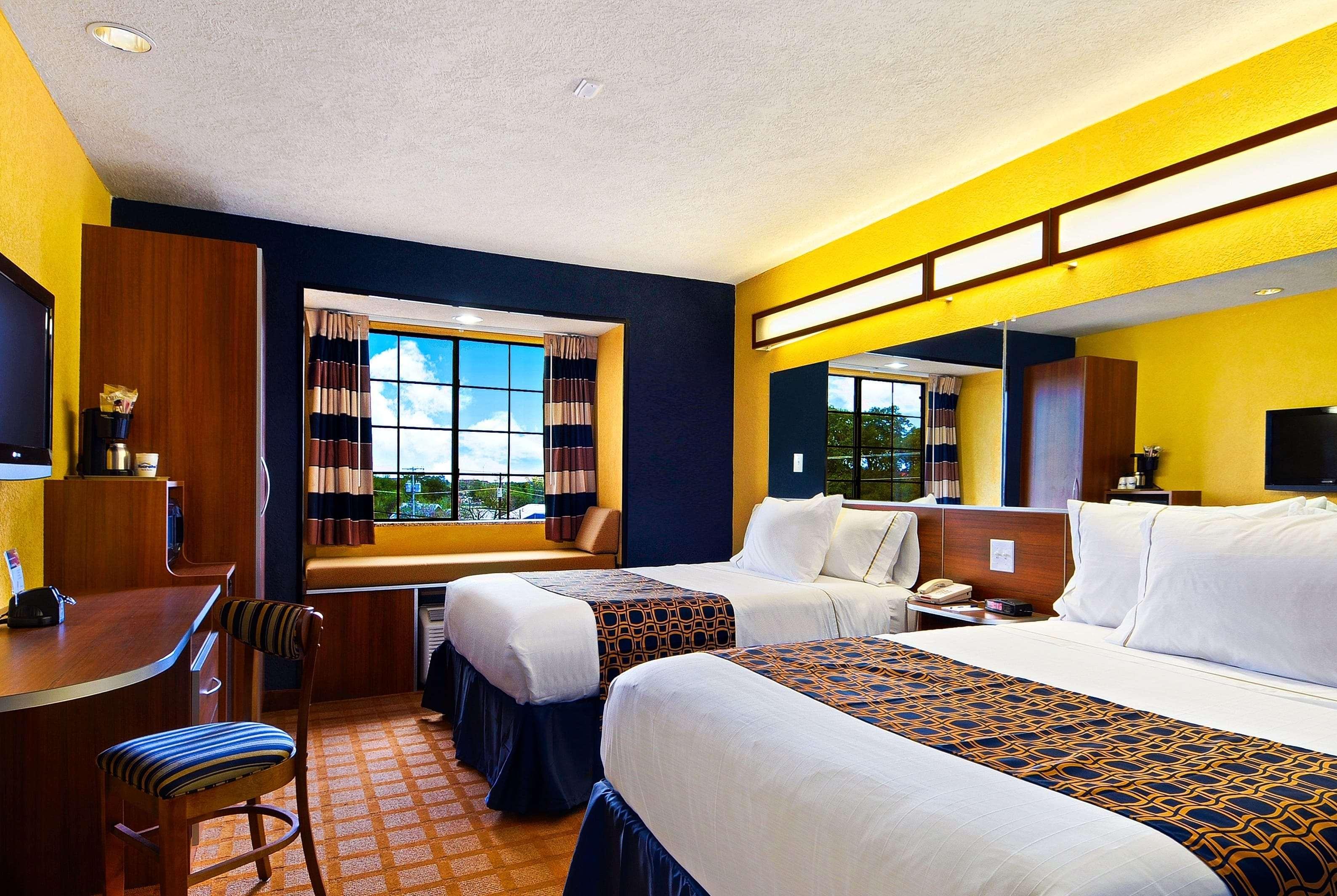 Microtel Inn & Suites By Wyndham New Braunfels I-35 Екстер'єр фото