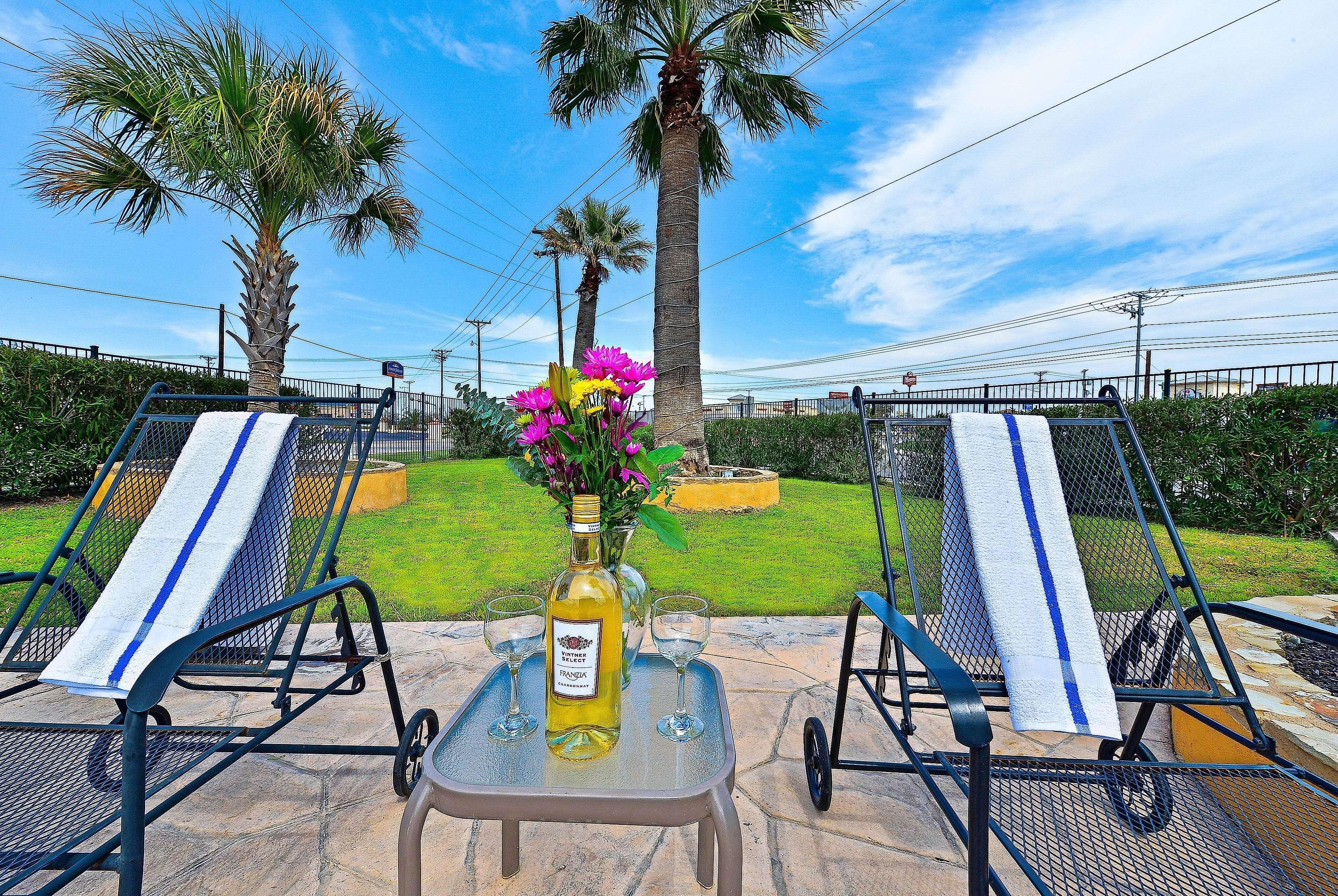 Microtel Inn & Suites By Wyndham New Braunfels I-35 Екстер'єр фото