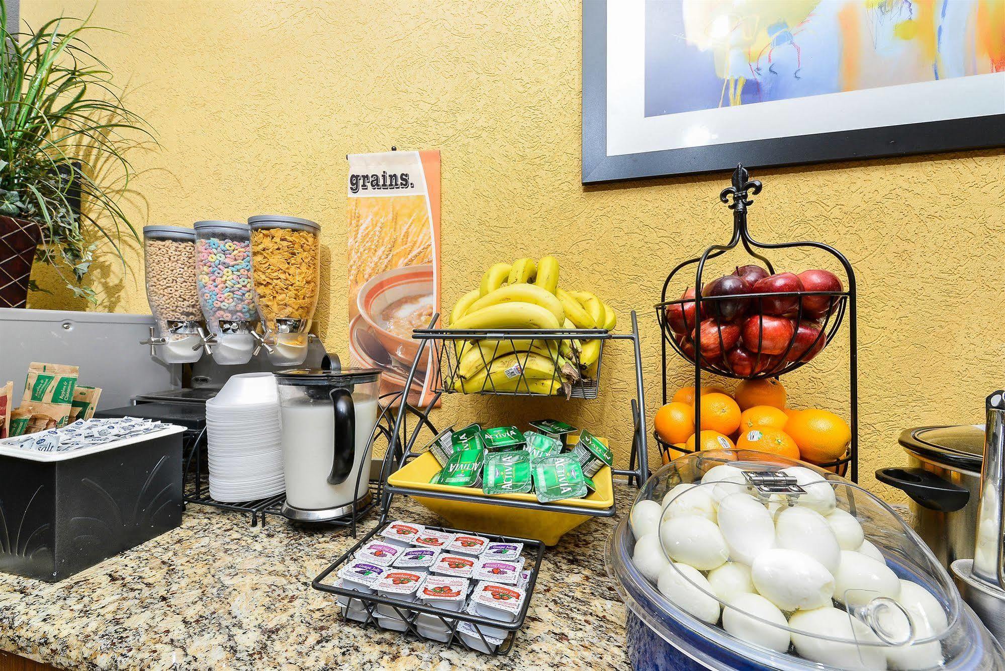 Microtel Inn & Suites By Wyndham New Braunfels I-35 Екстер'єр фото