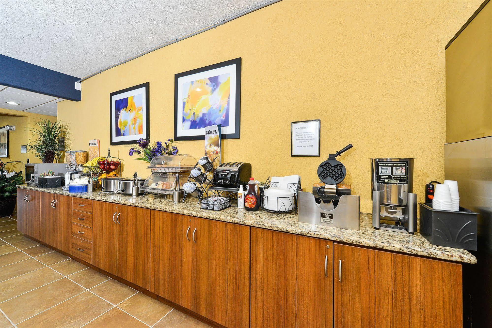 Microtel Inn & Suites By Wyndham New Braunfels I-35 Екстер'єр фото