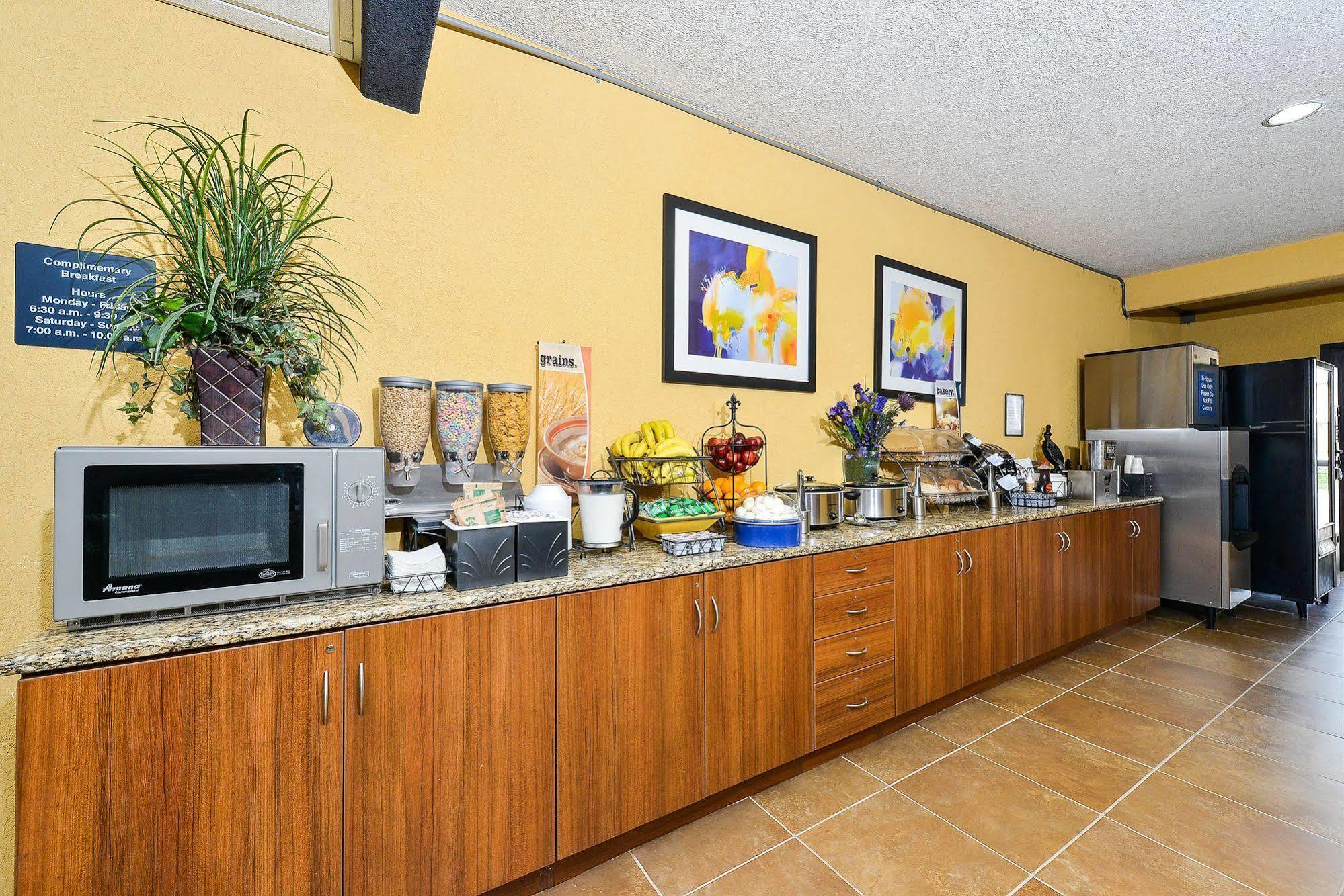 Microtel Inn & Suites By Wyndham New Braunfels I-35 Екстер'єр фото